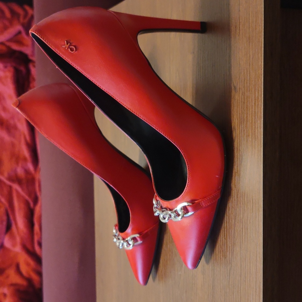 Calvin Klein Red Pointed Toe Chain Accent Pumps size 11 - Picture 3 of 7